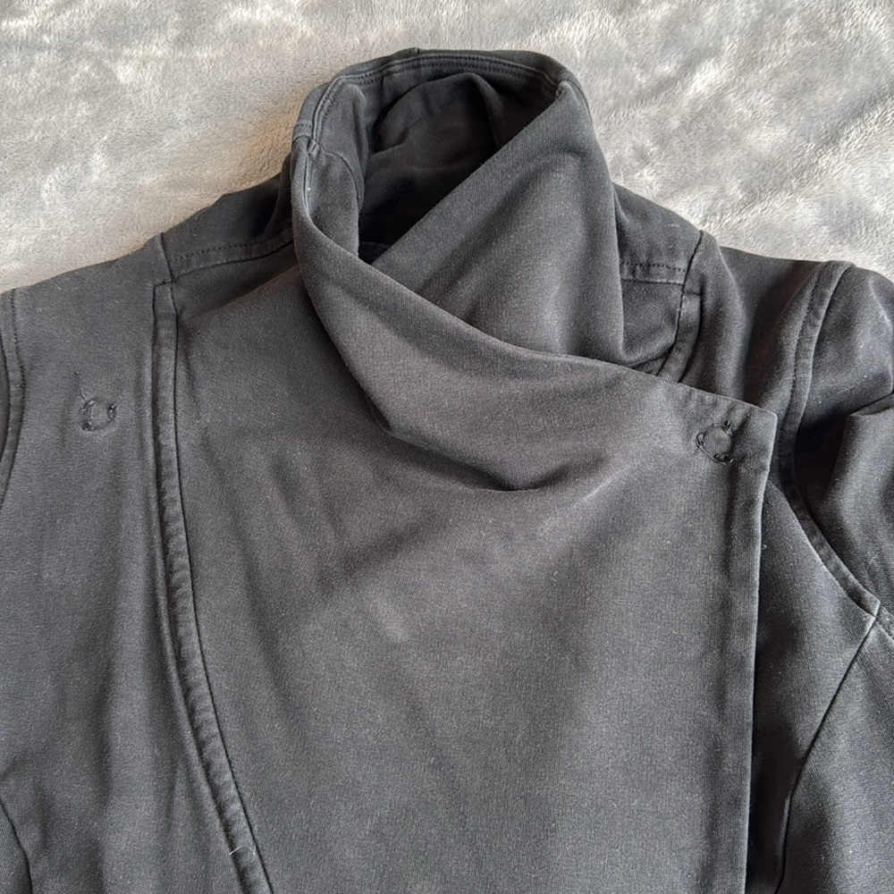 Lululemon “jacket” - Picture 5 of 8